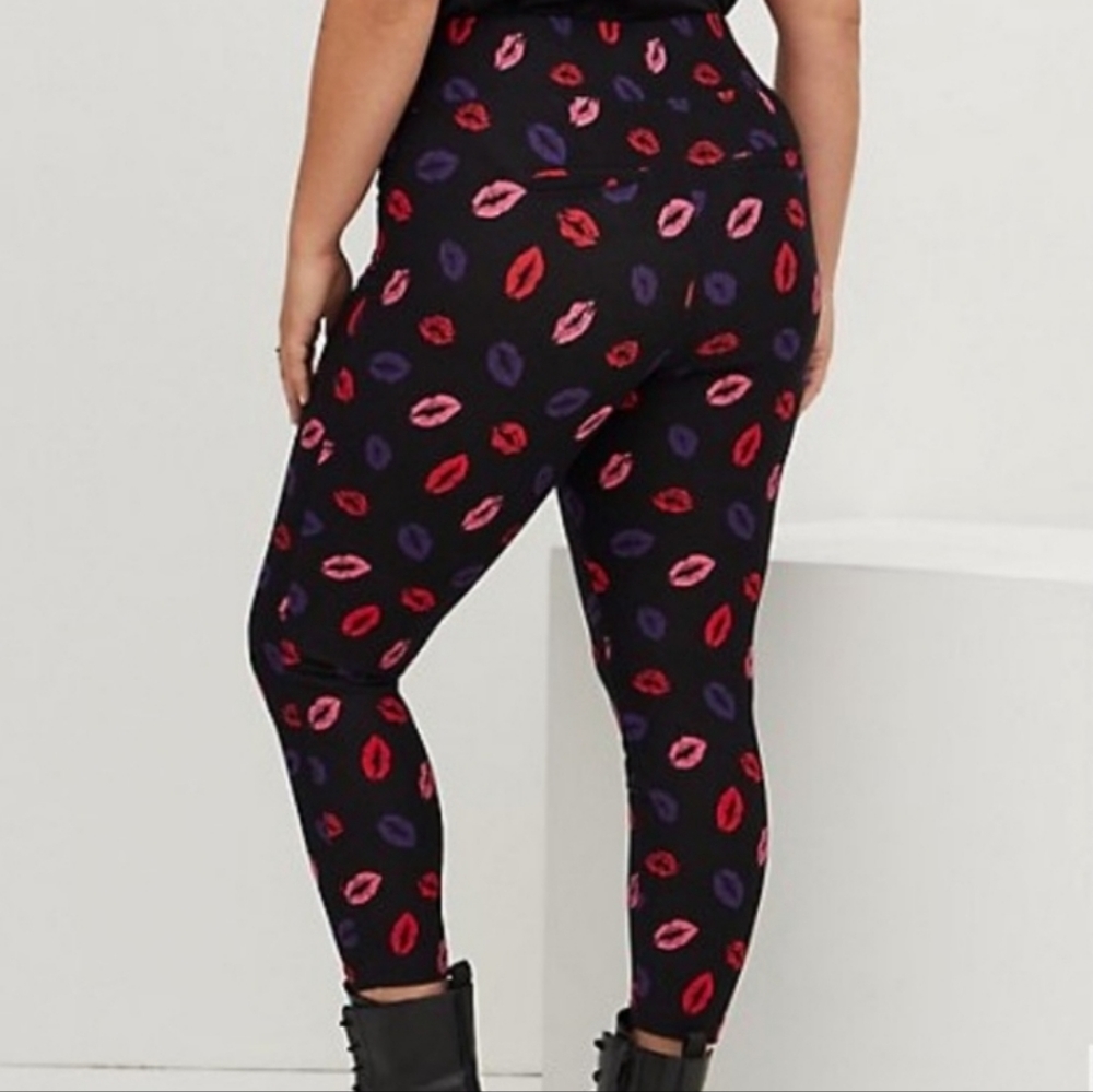 Pocket Pixie Valentine Lips Skinny Studio Luxe Ponte High-Rise Pant 2X